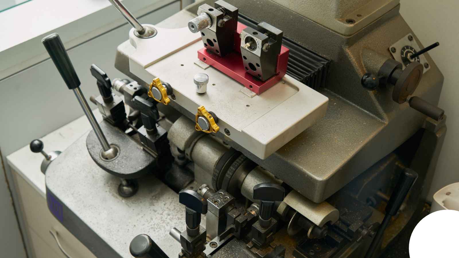 Locksmith in Nashville, TN — Nashville Sliding Door Lock Repair Locksmith in Nashville, TN — Nashville Sliding Door Lock Repair